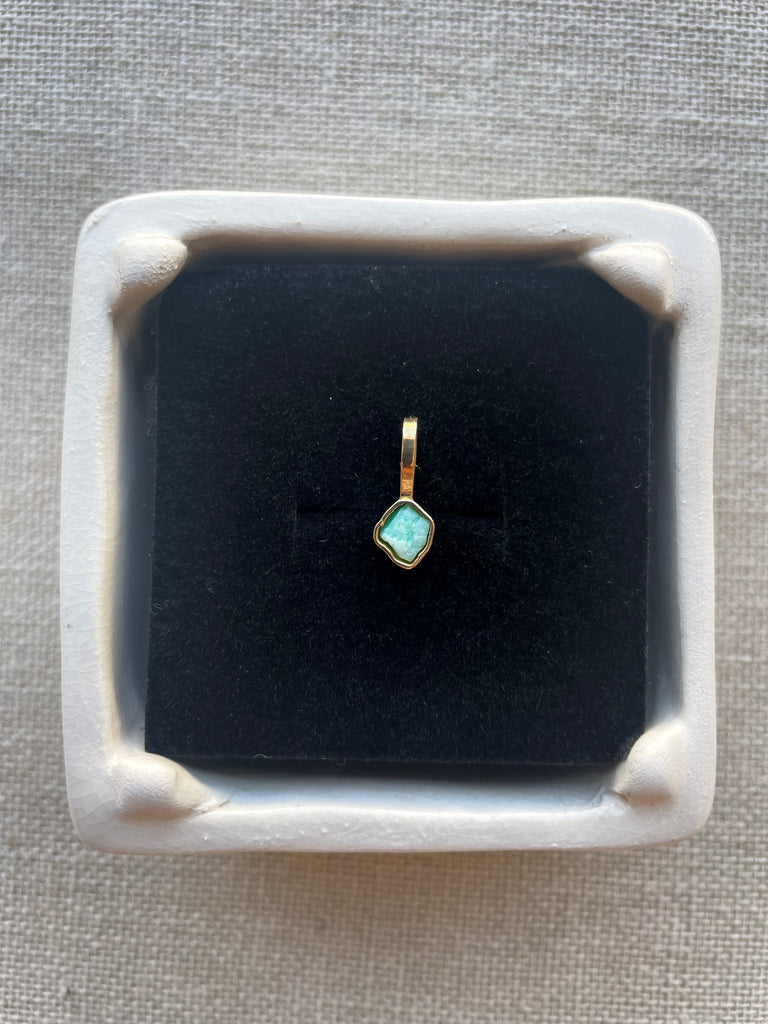 19K DORIAN MESO PENDANT