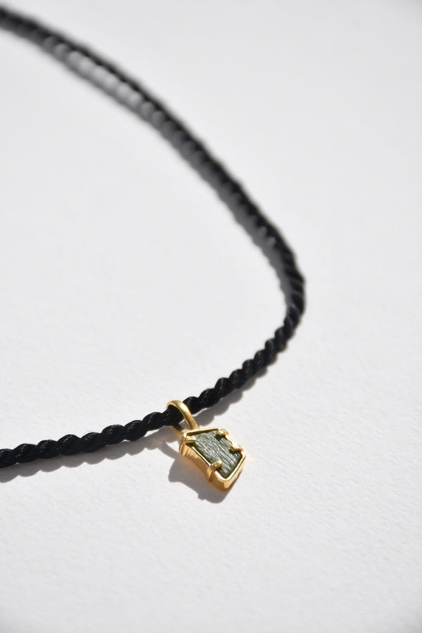 LIS PENDANT NECKLACE