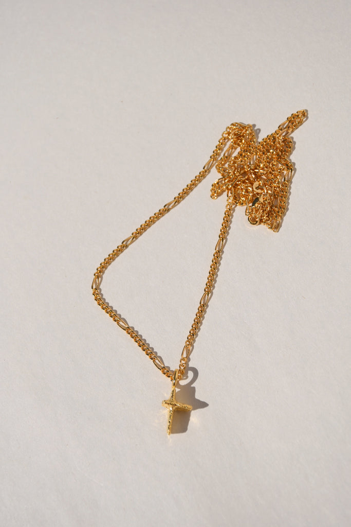 GOLD PRAIA CROSS NECKLACE