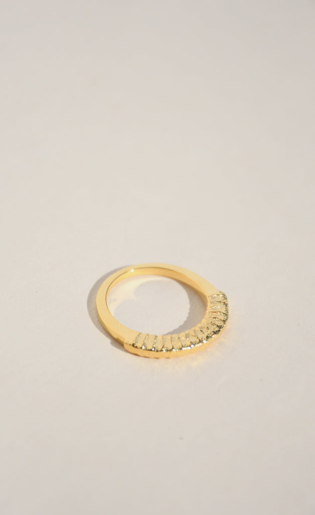 GOLD ARCH RING