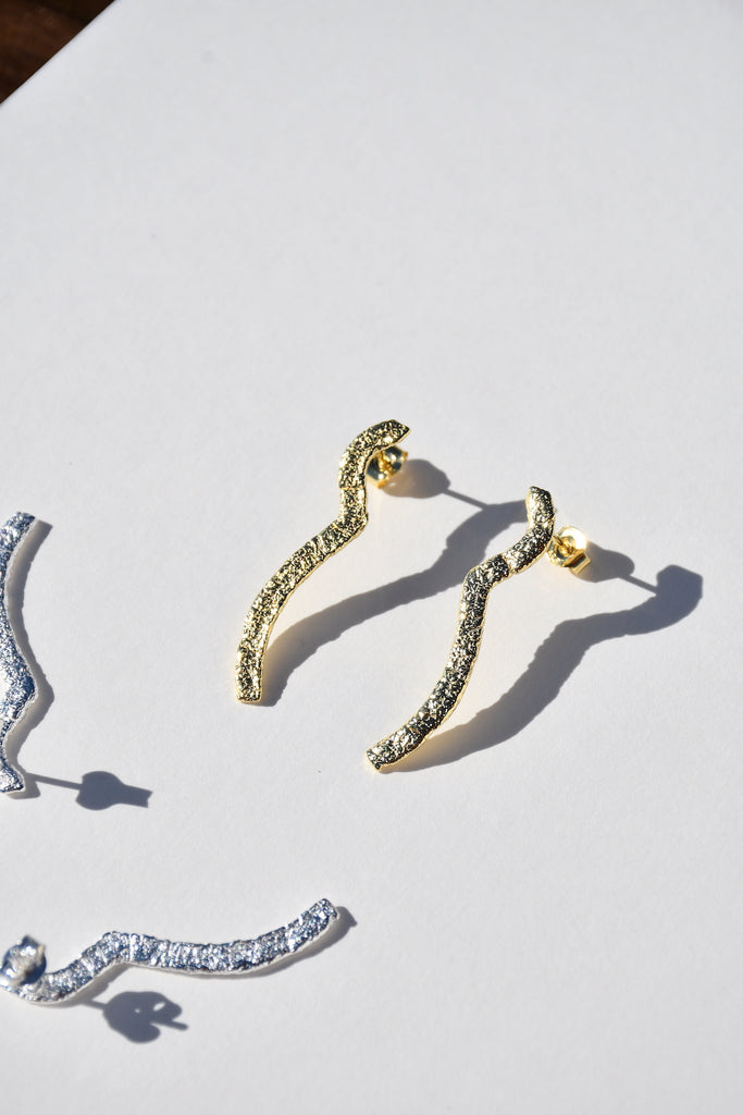 GOLD SQUIGGLE EARRINGS