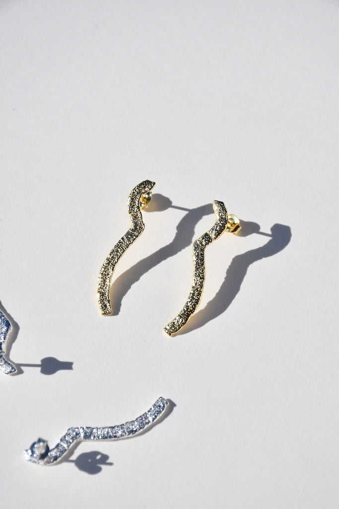 GOLD SQUIGGLE EARRINGS