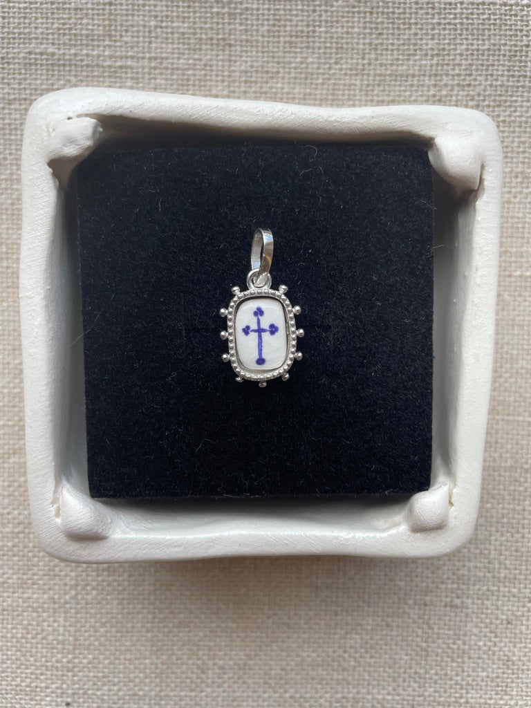 Avé Maria Mini Pendant - Cross