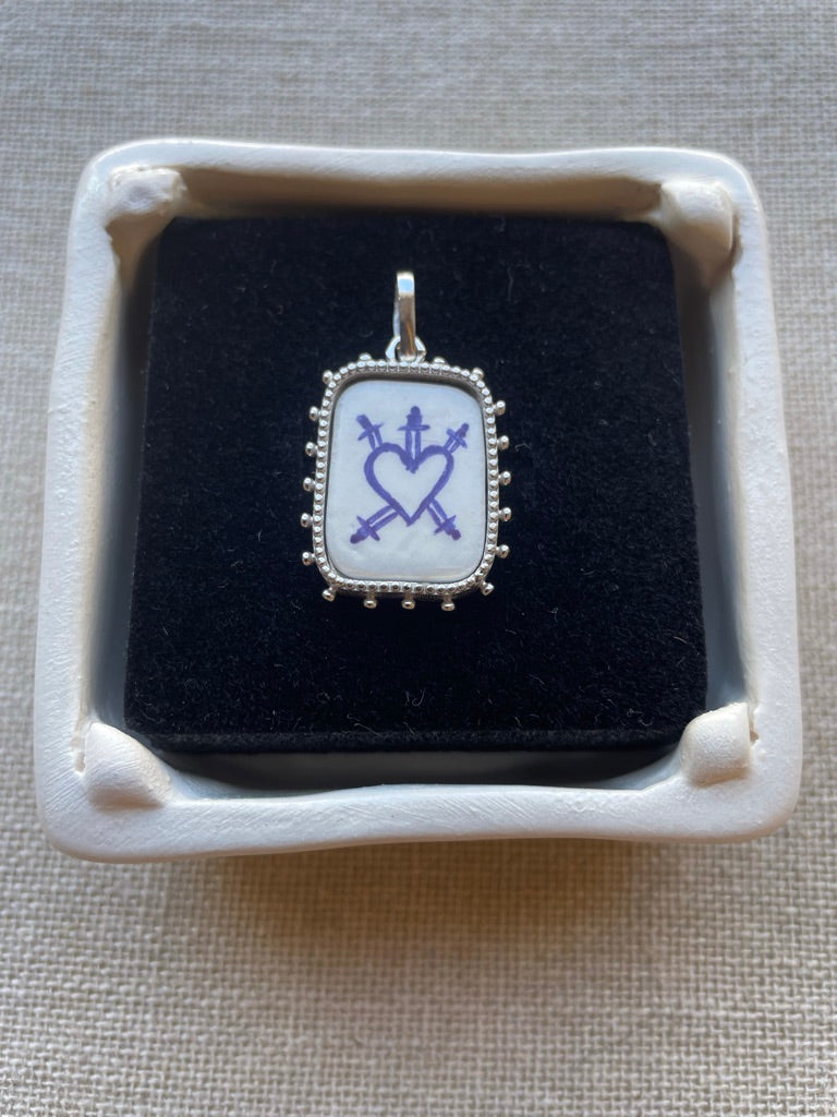 Avé Maria Rectangular Pendant - Heart of Swords