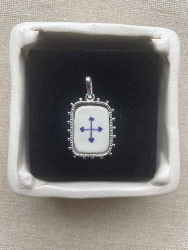 Avé Maria Rectangular Pendant - Cross III