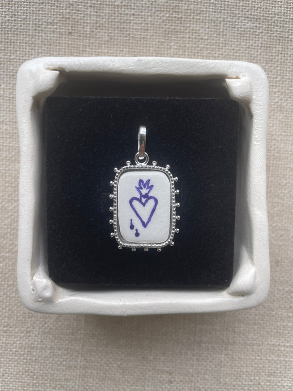 Avé Maria Rectangular Pendant - Bleeding Heart