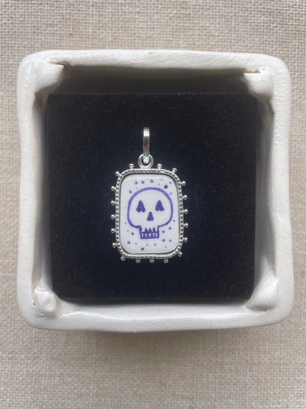 Avé Maria Rectangular Pendant - Skull