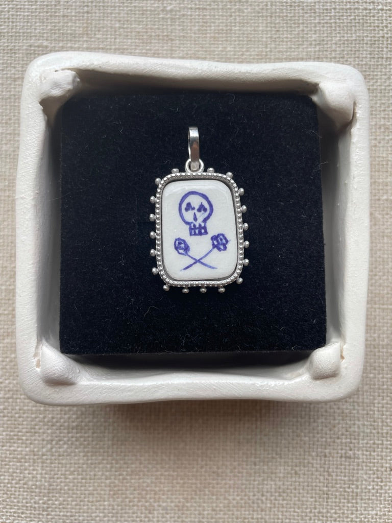 Avé Maria Rectangular Pendant - Skull III