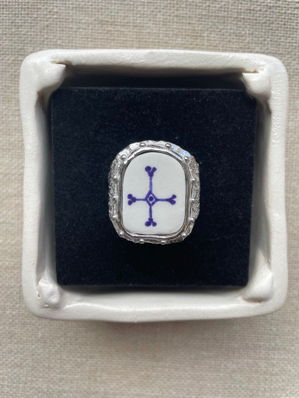 Avé Maria Signet Ring - Cross I