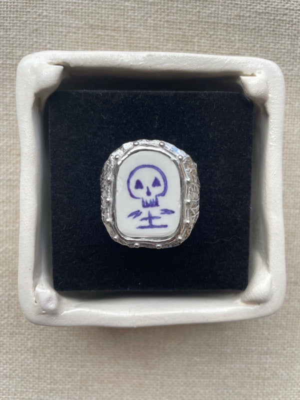 Avé Maria Signet Ring - Skull II