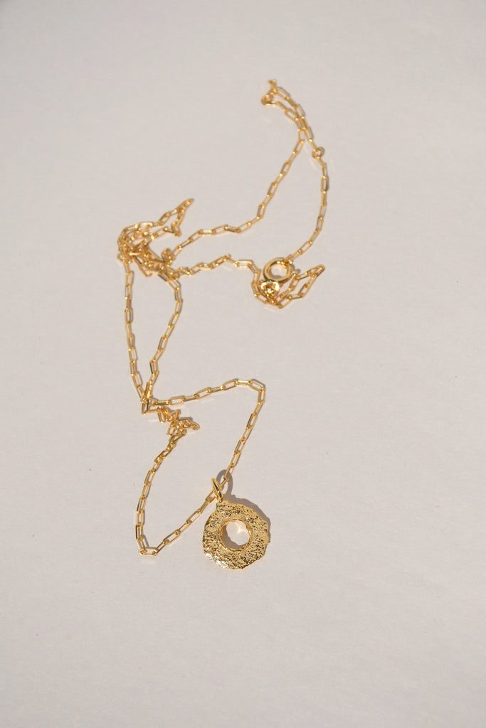 GOLD ENSO NECKLACE